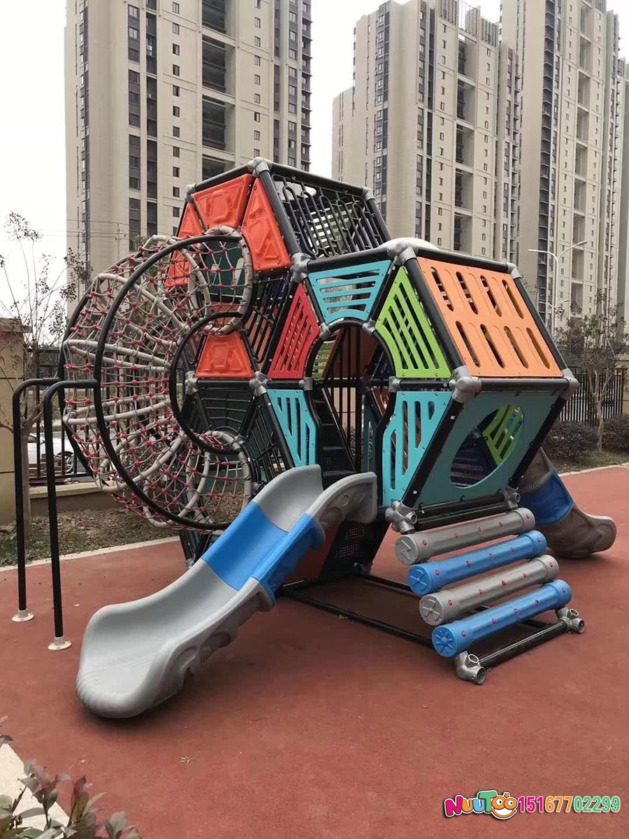 游樂場(chǎng)游樂設(shè)備廠家怎么選擇？要先了解選擇依據(jù)