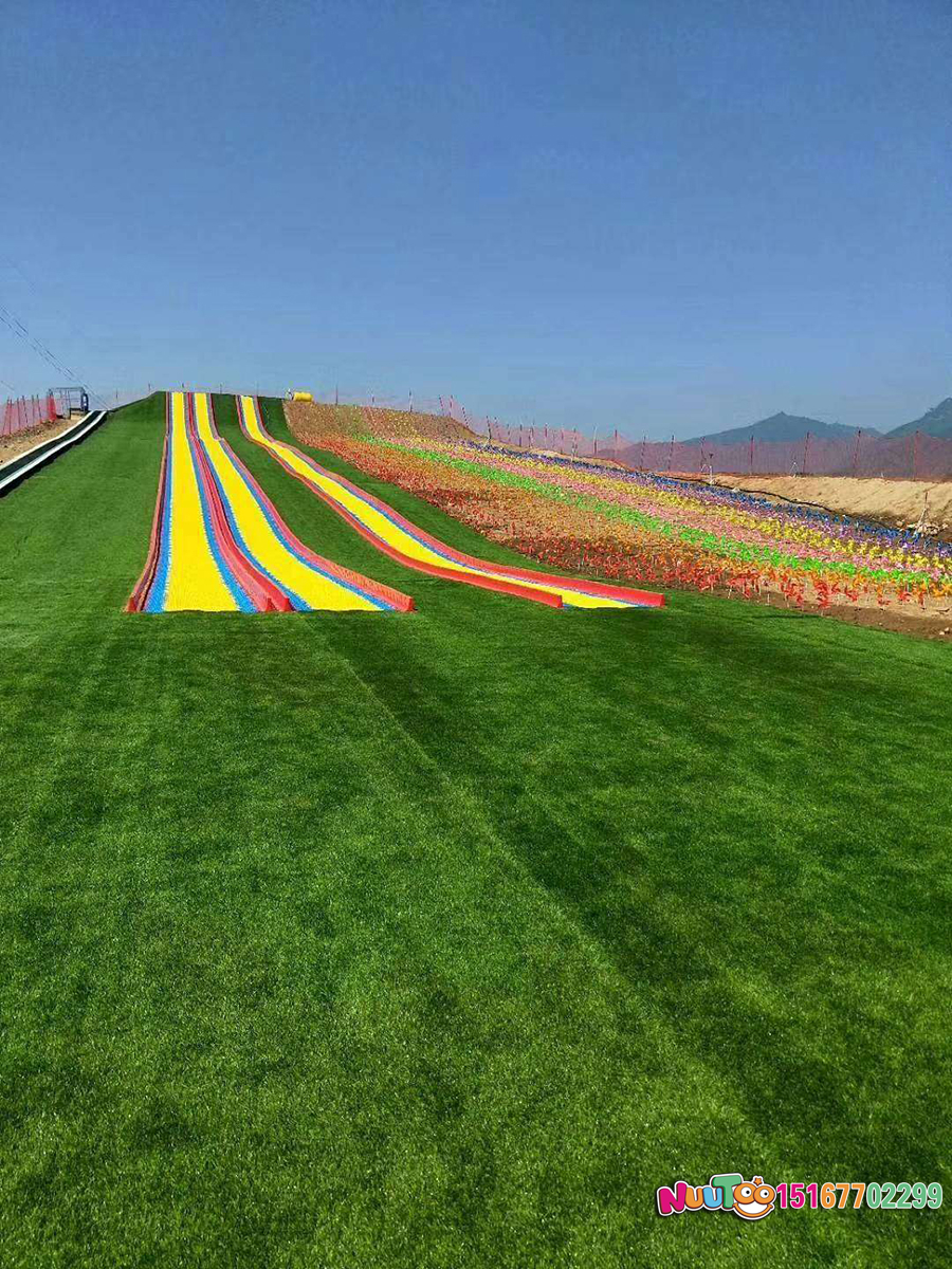 來(lái)常州彩虹草坪滑道，抓住商機(jī)財(cái)源滾滾