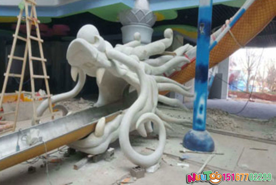 不銹鋼滑梯對比傳統(tǒng)滑梯有哪些優(yōu)勢？需要從不同方面對比